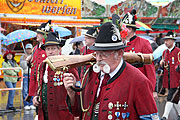 Trachten- und Schützenzug (©Foto: Ingrid Grossmann)